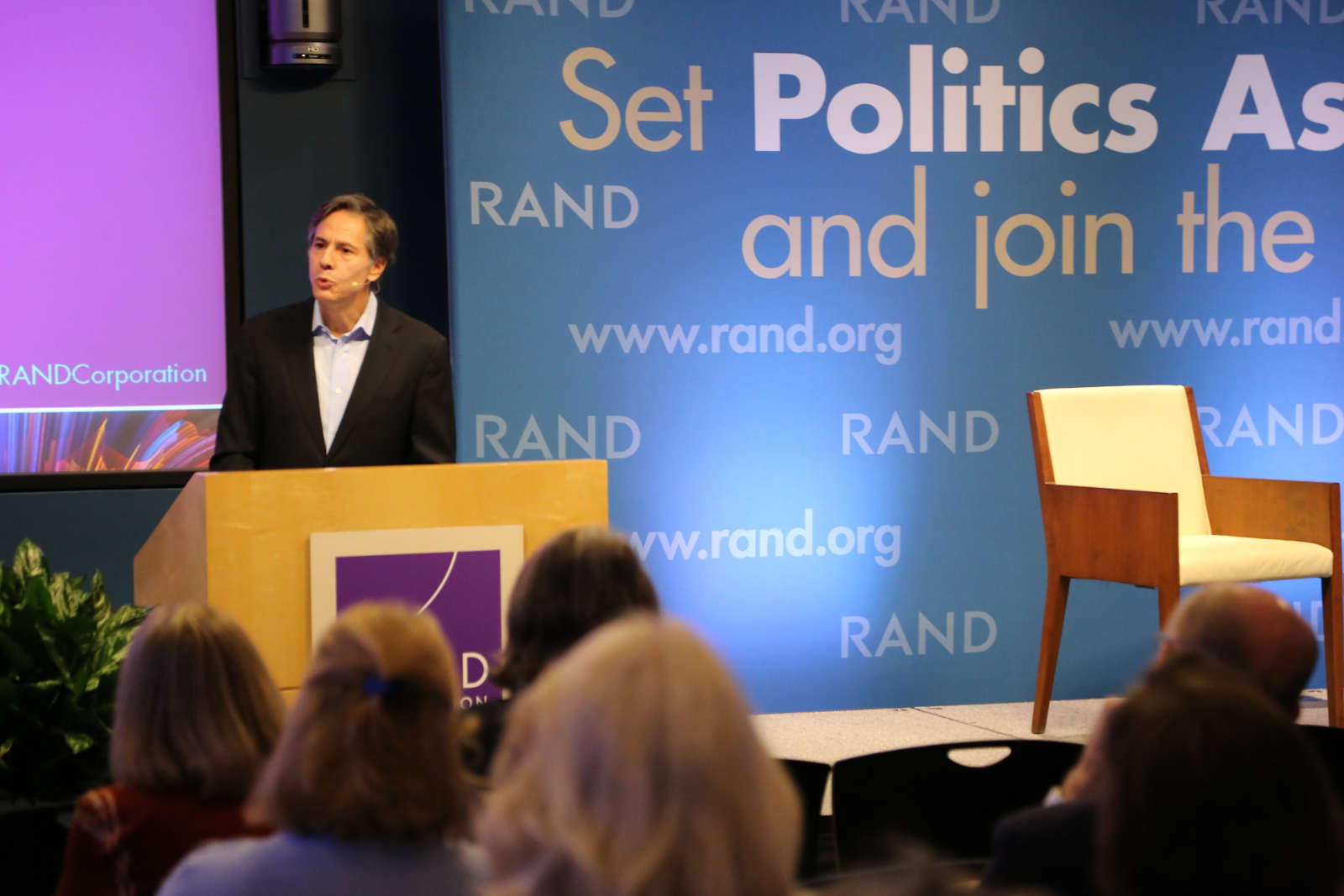 Nåværende utenriksminister Antony Blinken på konferanse hos Rand Corporation i 2016. Foto: U.S. Department of State, Public Domain via Wikipedia.