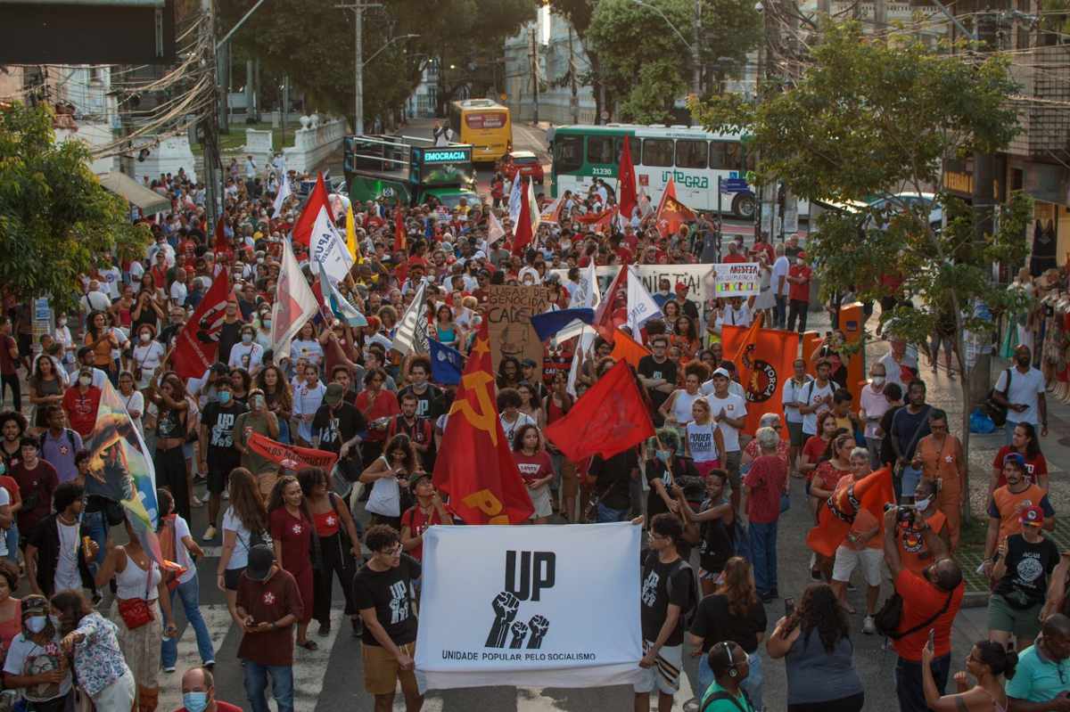 I Salvador marsjerte tusenvis av mennesker mot kuppforsøket. Foto: Isabella Tanajuda/Jornal A Verdade