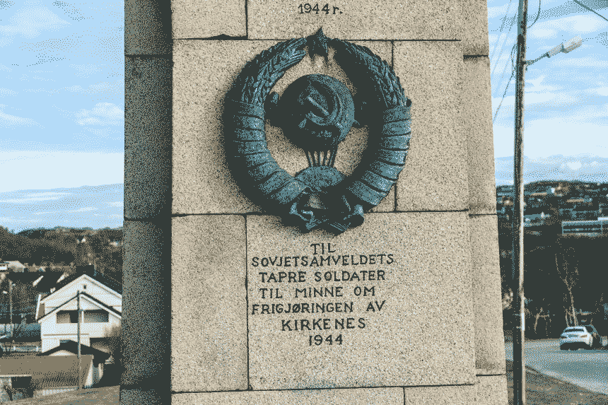 Minnesmerket over de falne sovjetsoldatene i Kirkenes. CC BY-NC-ND JECHSTRA